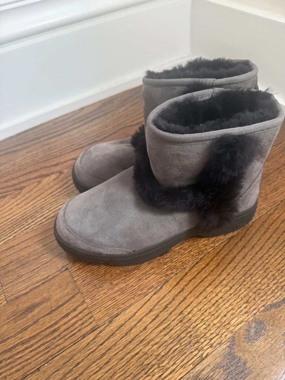 UGG SUNBURST MINI GREY GRAY SUEDE SHEEPSKIN ANKLE BOOTS SIZE 7 WOMEN